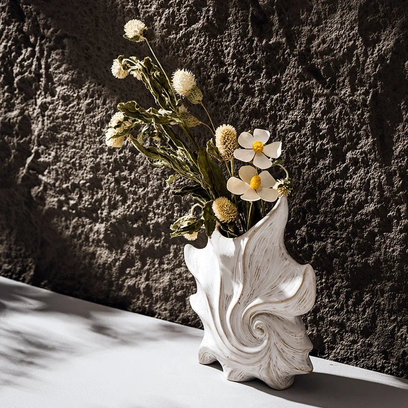 CAPIRON Ceramic Conch Vase by Nutshell with dried flowers in a textured stone background