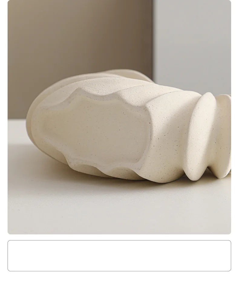 Nutshell ceramic conch design vase in cream color with textured wavy details