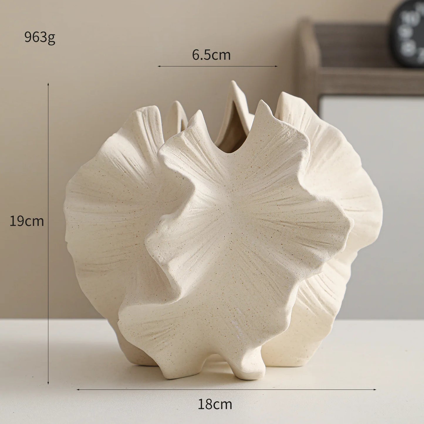 Nutshell ceramic conch design vase with organic shape and neutral beige color measuring 19cm height