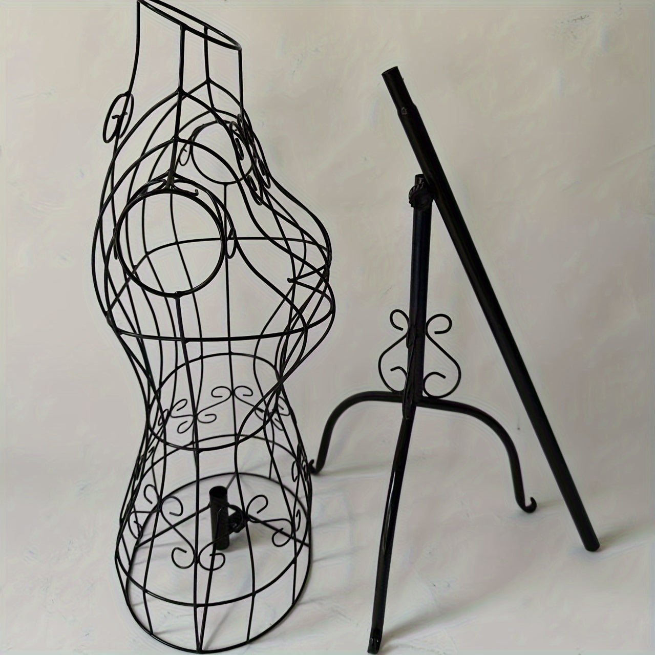 Iron Female Mannequin with Vintage Design, Perfect for Displaying Clothing and Accessories
