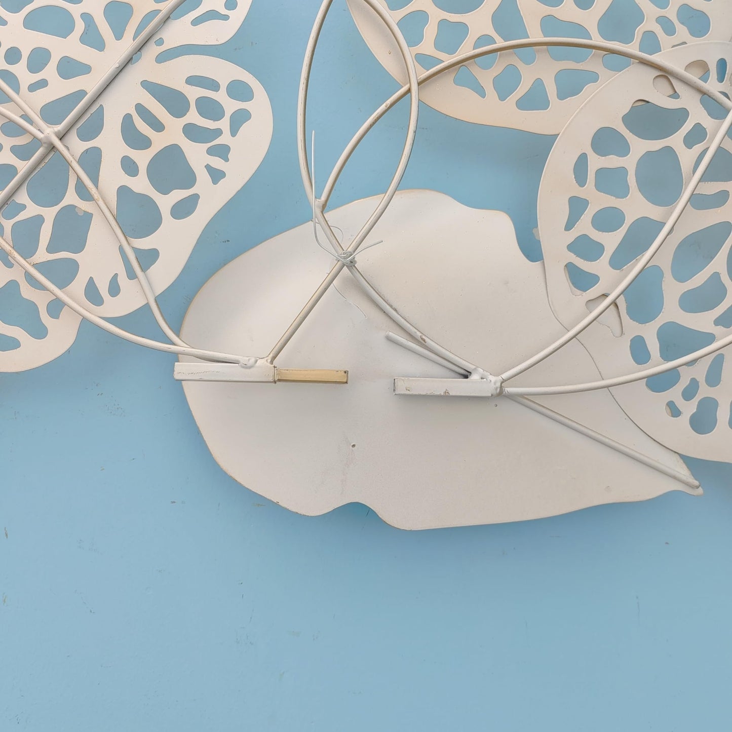 Super Large luxury leaf wall hanging in white metal design with intricate leaf patterns for modern decor