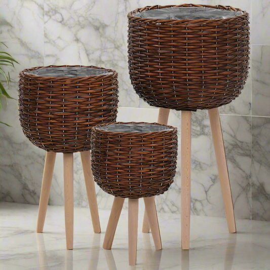 Lined Plater Basket with Wooden Stand