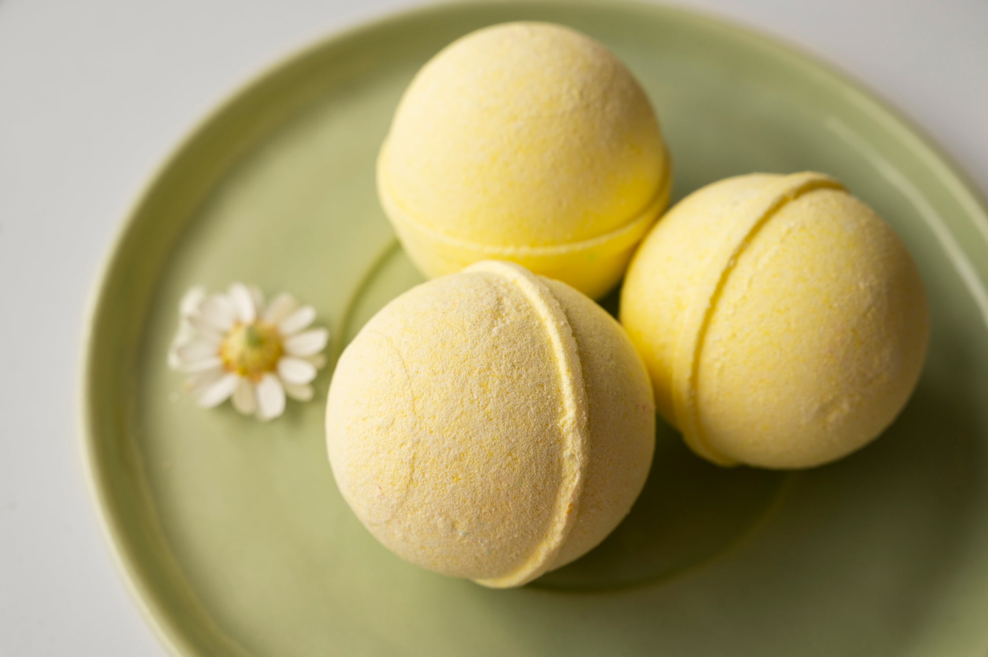 Nutshell Bath Fizz Bon Bon in yellow, perfect for relaxing and rejuvenating bath experiences