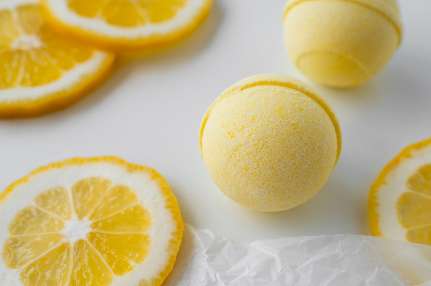 Nutshell Bath Fizz Bon Bon in Lemon Scent with lemon slices for a refreshing spa experience
