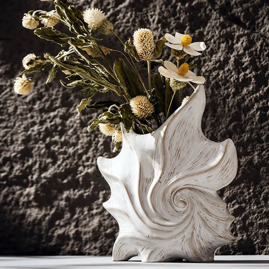 CAPIRON Ceramic Conch Vase by Nutshell in white with dried flowers on textured dark background