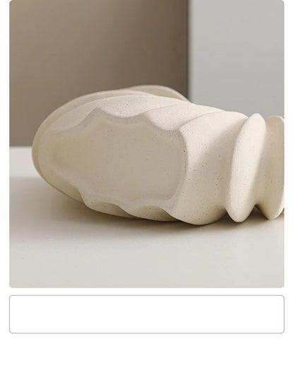 Nutshell ceramic conch design vase in cream color with textured wavy details