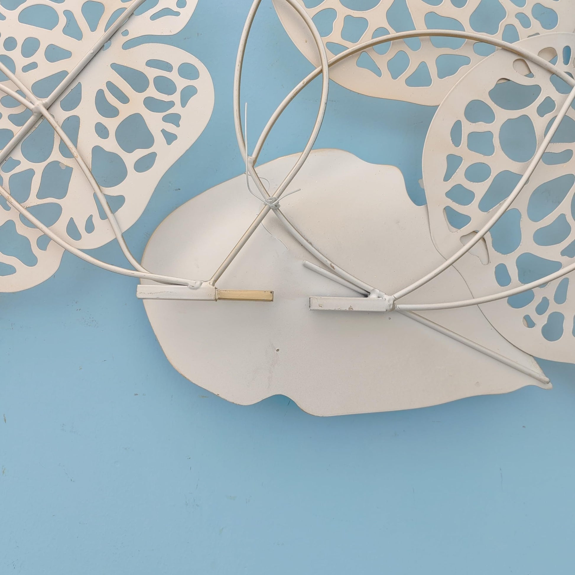 Super Large luxury leaf wall hanging in white metal design with intricate leaf patterns for modern decor