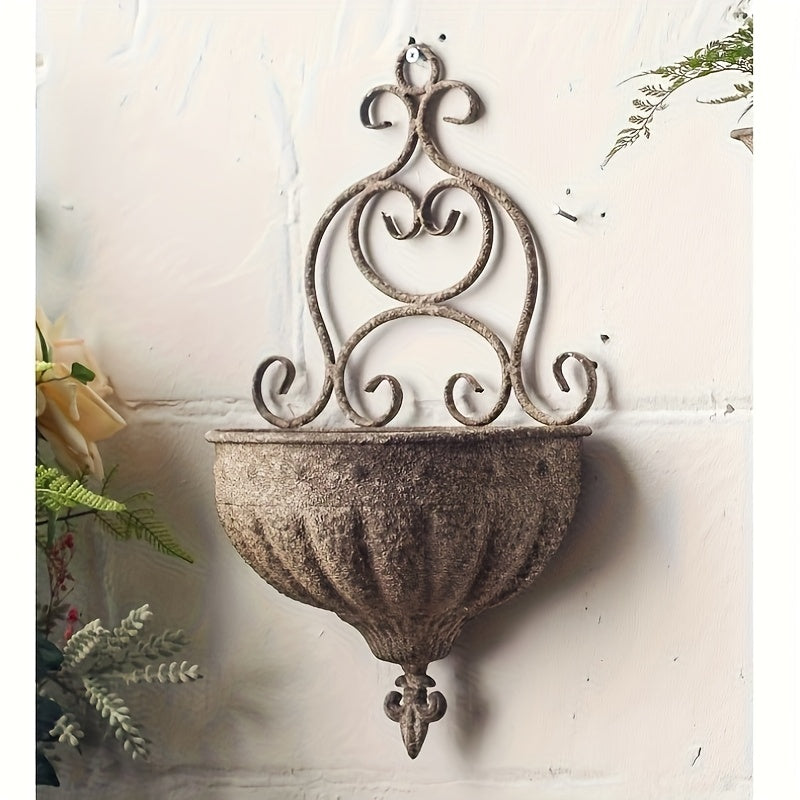 Nutshell Vintage Metal Wall Mounted Hanging Planter with Chains for Elegant Garden Decor